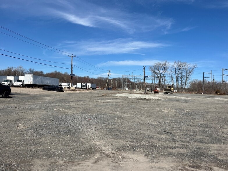 35 Industrial Dr, Hamilton, NJ for lease - Building Photo - Image 2 of 8