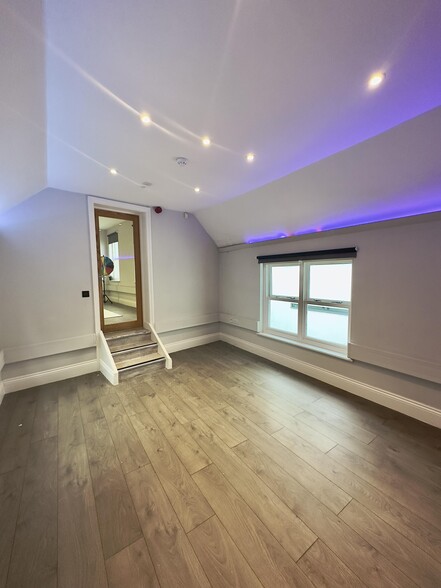 12 Bridlesmith Walk, Nottingham for lease - Interior Photo - Image 2 of 13