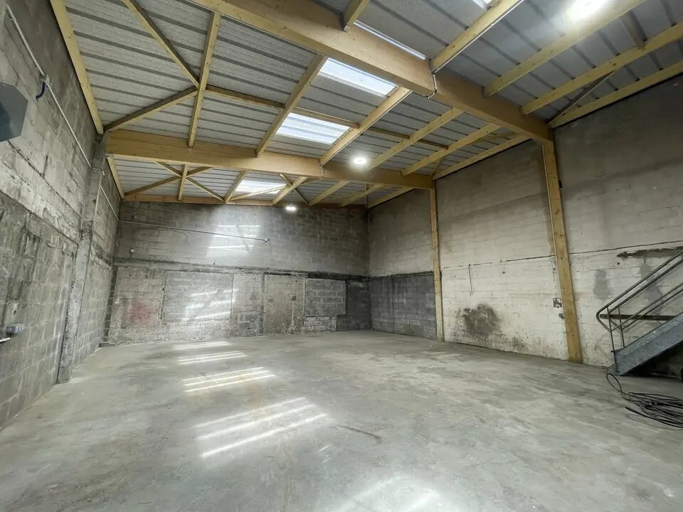 Vente Local d'activités 274 m² - Photo 1