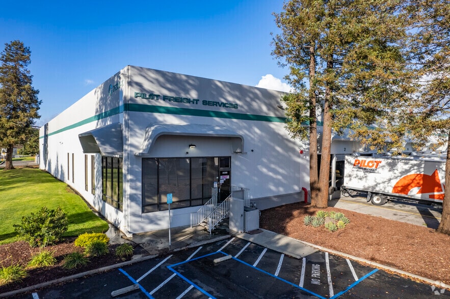 26300-26312 Corporate Ave, Hayward, CA for lease - Building Photo - Image 2 of 2