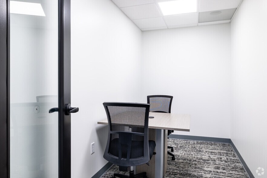 154 Calvary St, Waltham, MA for lease - Building Photo - Image 3 of 20