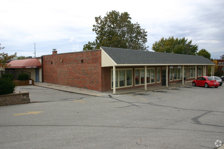 100-106 S Sterling Ave, Sugar Creek, MO for lease - Building Photo - Image 3 of 19