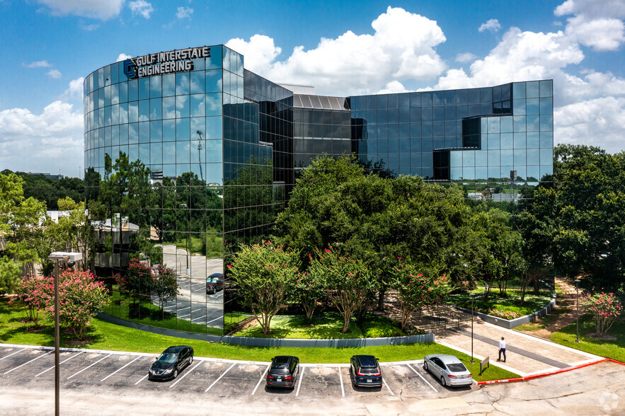 16010 Barkers Point Ln, Houston, TX for lease - Building Photo - Image 1 of 17