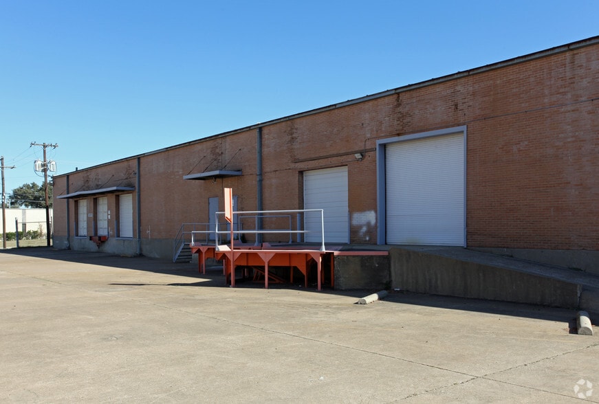 4707 S Westmoreland Rd, Dallas, TX for lease - Building Photo - Image 3 of 8