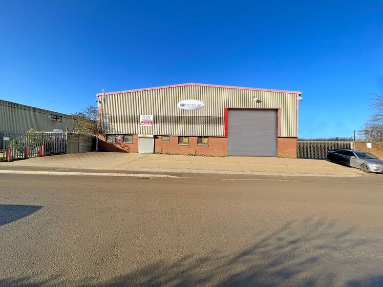 69 Weir Rd, London for lease - Building Photo - Image 1 of 5