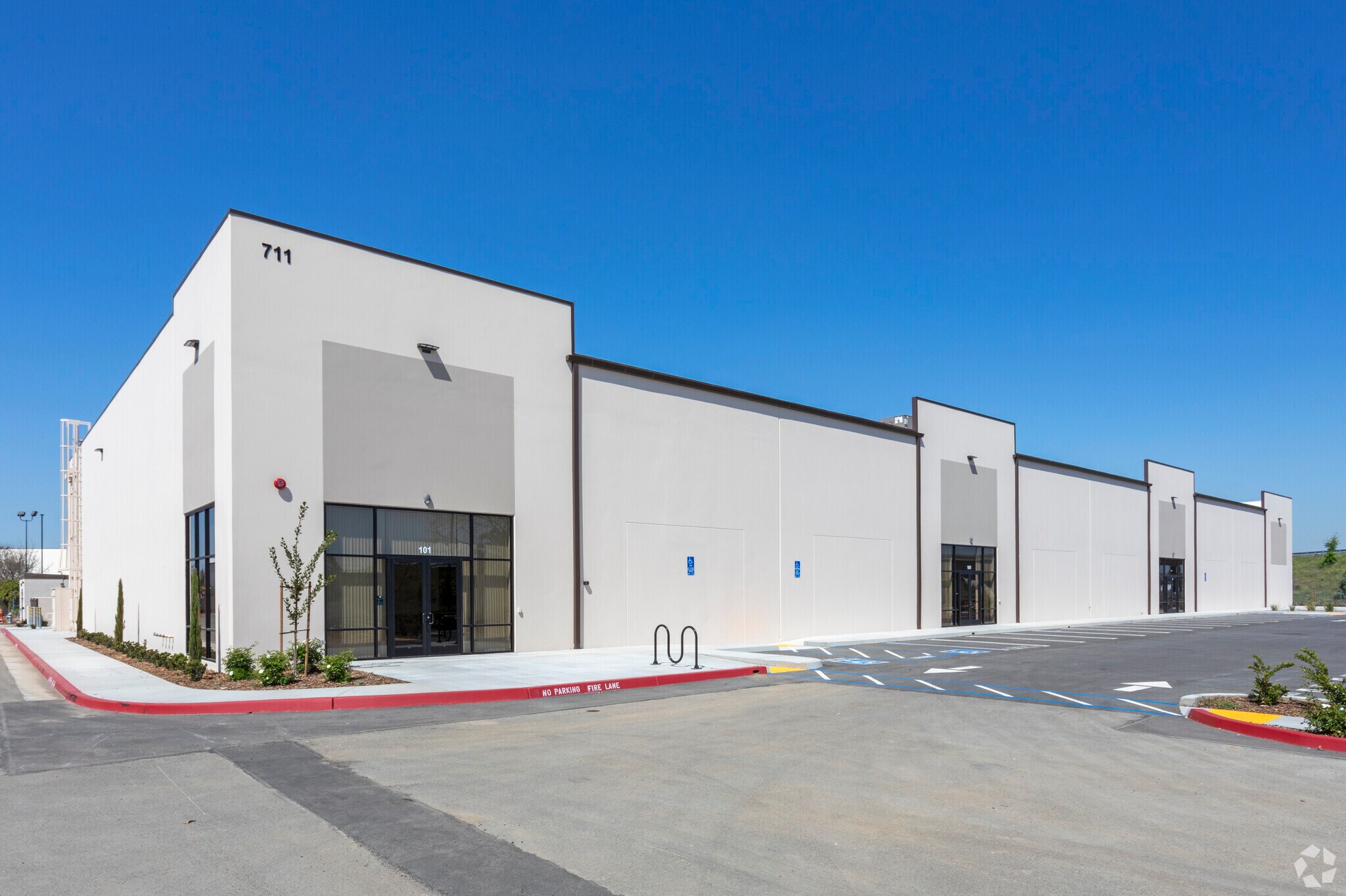 711 N Armstrong Ave, Fresno, CA for sale Primary Photo- Image 1 of 1