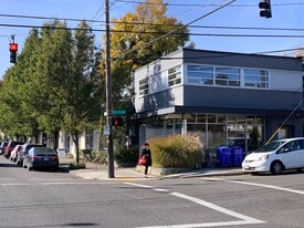 2725-2729 NE Broadway St, Portland OR - Storefront Property