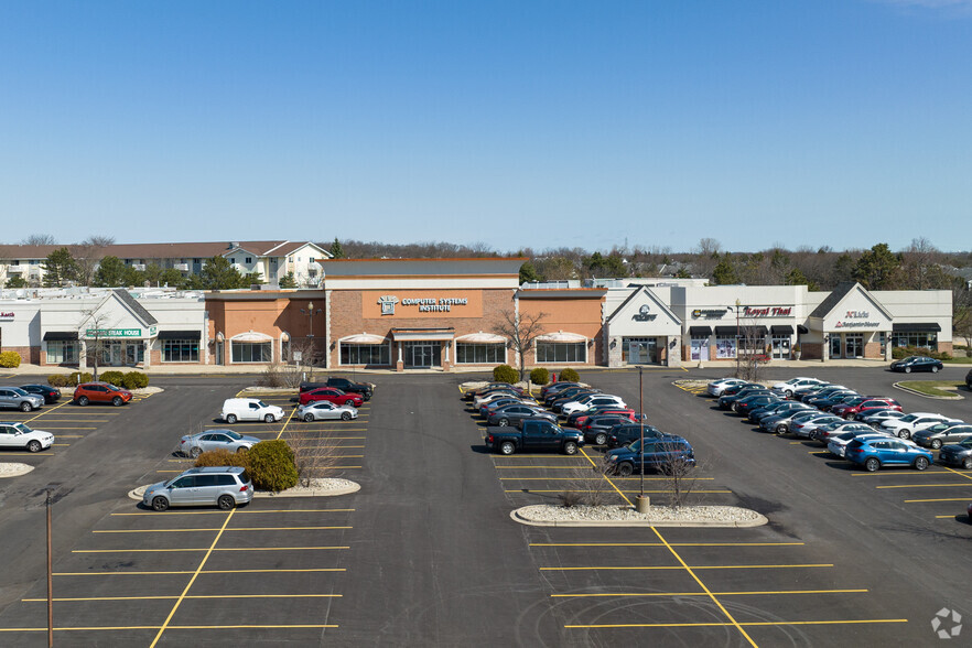 5320-5340 Grand Ave, Gurnee, IL for lease - Building Photo - Image 3 of 32