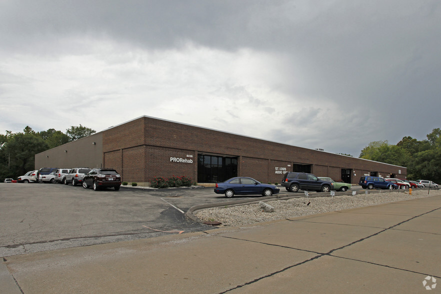 8229-8279 Brentwood Industrial Dr, Saint Louis, MO for lease - Building Photo - Image 1 of 5