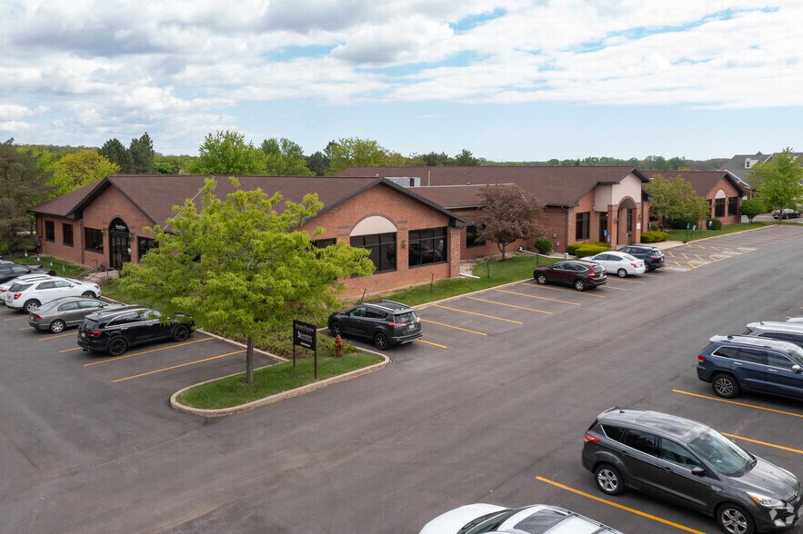 16655 W Wisconsin Ave, Brookfield, WI for sale - Building Photo - Image 1 of 1