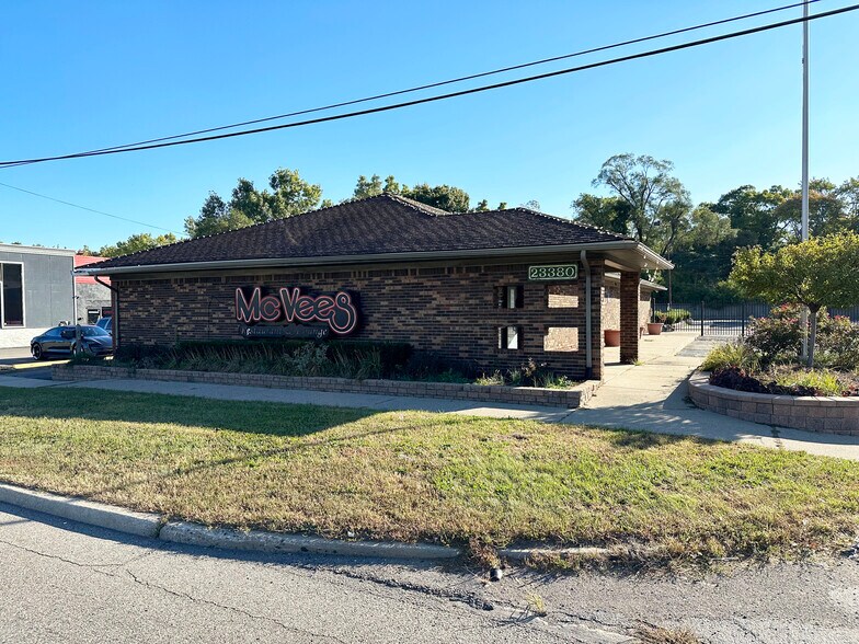 23380 Telegraph Rd, Southfield, MI 48033