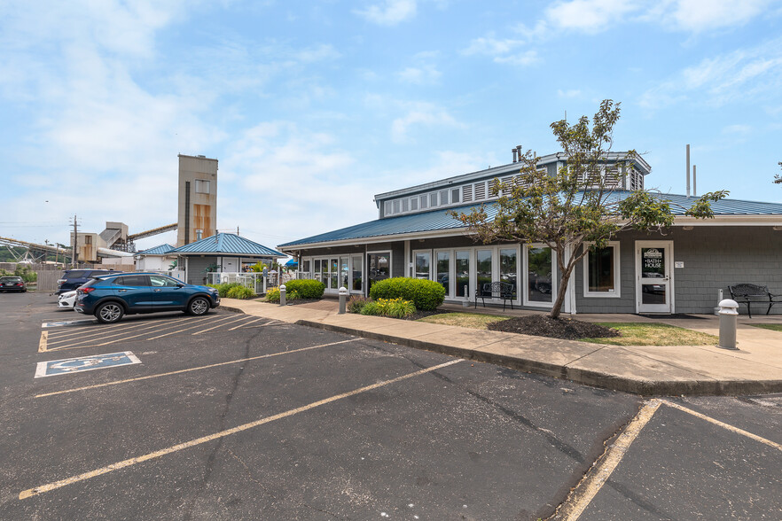 4900 Whiskey Is, Cleveland, OH for sale - Building Photo - Image 3 of 13