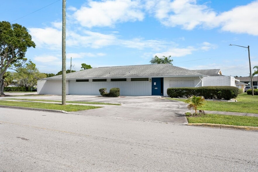 1900 Nebraska Ave, Fort Pierce, FL for sale - Building Photo - Image 1 of 29