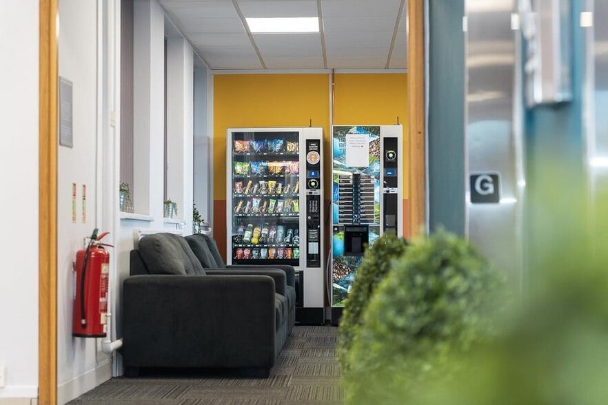 Birmingham New Rd, Dudley for lease - Building Photo - Image 2 of 8