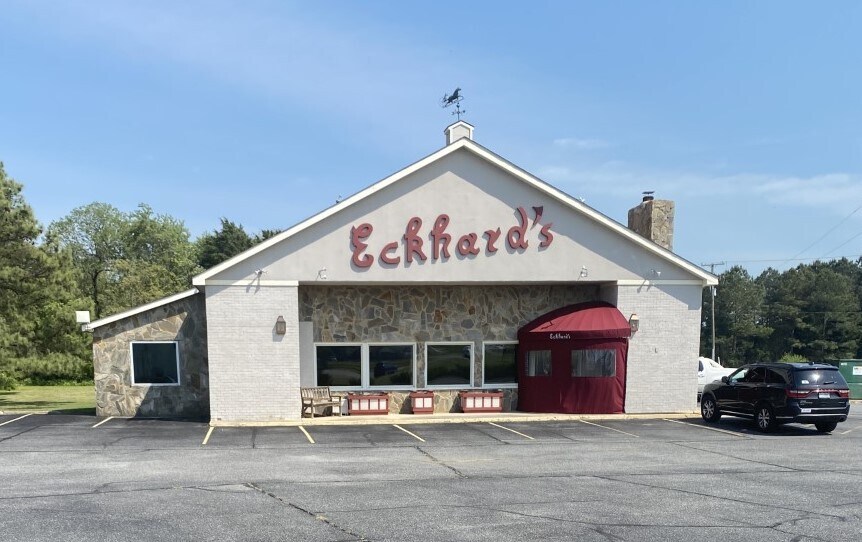 2700 Grey's Point Rd, Topping, VA 23169