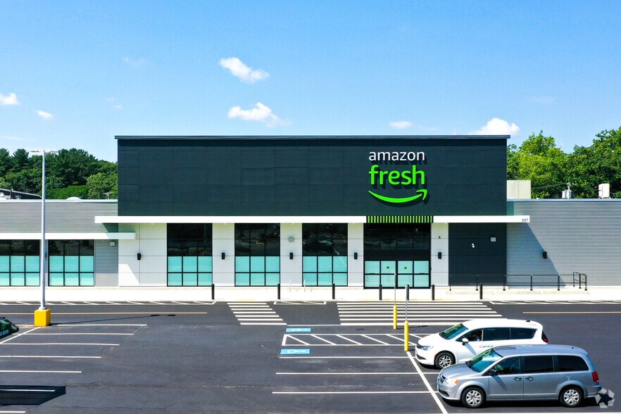 325-359 Broadway, Saugus, MA for lease - Building Photo - Image 2 of 4