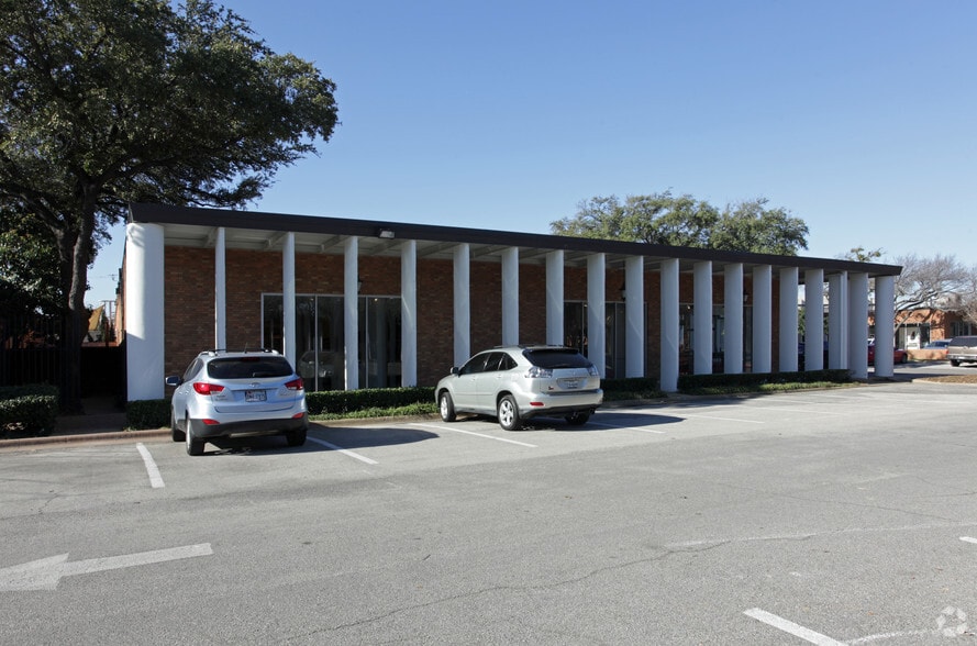 1617 Hi Line Dr, Dallas, TX for lease - Building Photo - Image 3 of 13