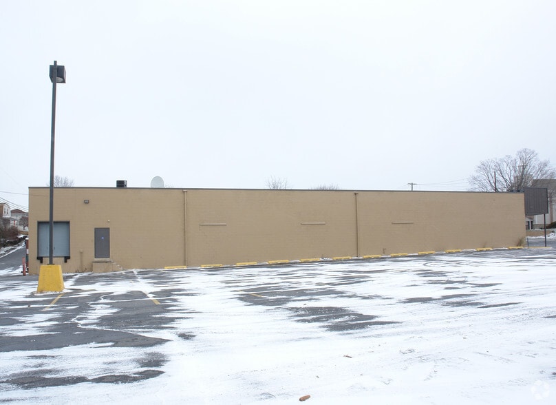 629 S Main St, Old Forge, PA for lease - Building Photo - Image 3 of 3
