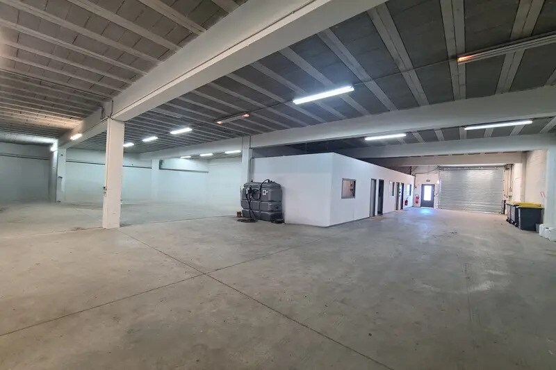 Flex in Villeneuve-lès-Béziers for lease - Building Photo - Image 2 of 7