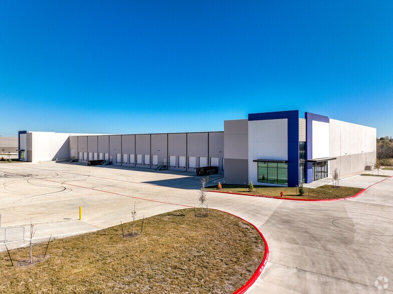 5930-6010 Eisenhauer Rd, San Antonio, TX for lease - Building Photo - Image 1 of 9