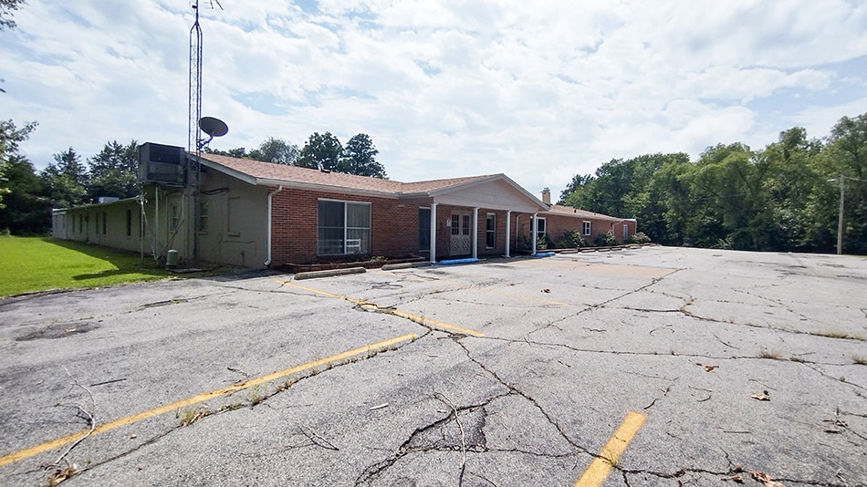 2500 E Saint Louis St, West Frankfort, IL for sale - Building Photo - Image 1 of 14