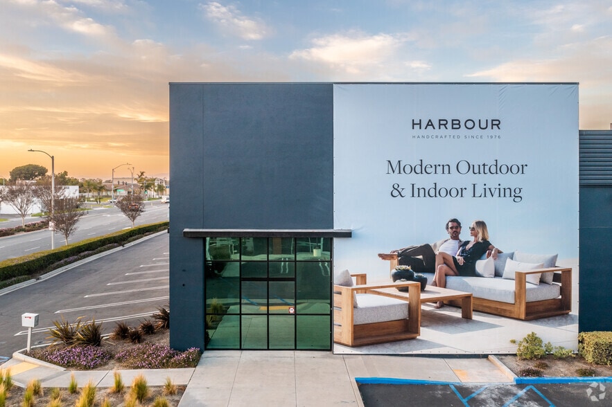 18060 Euclid St, Fountain Valley, CA for sale - Building Photo - Image 2 of 14