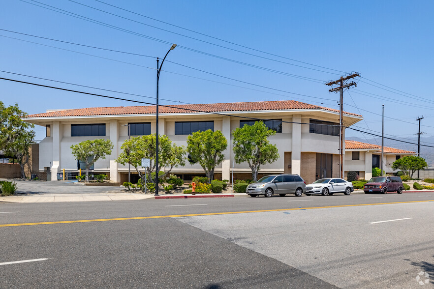 2711-2717 Winona Ave, Burbank, CA for sale - Building Photo - Image 2 of 29