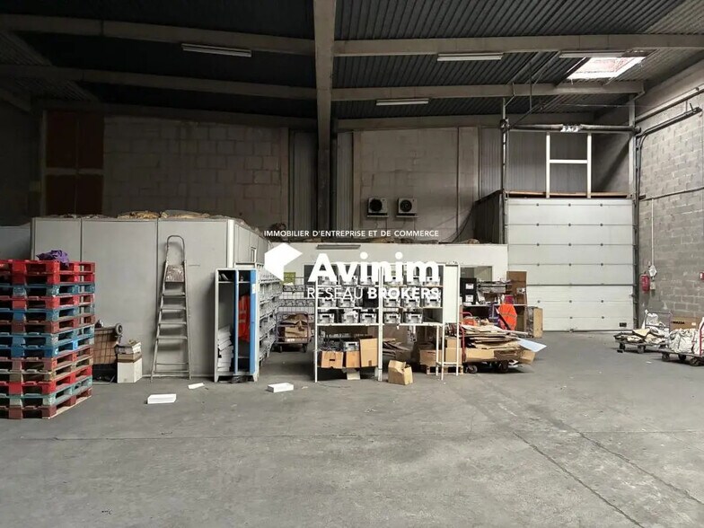 Industrial in Vitrolles for lease - Building Photo - Image 3 of 8