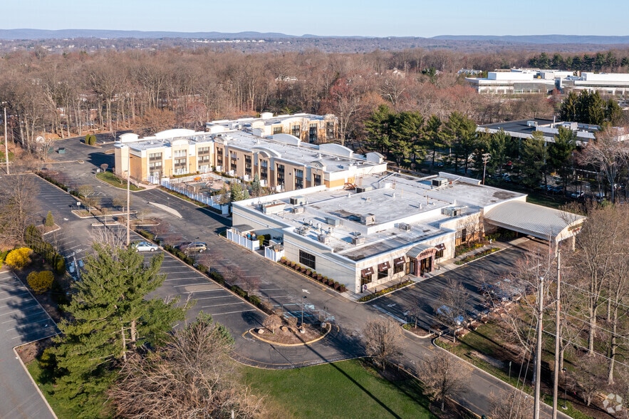 100 Chestnut Ridge Rd, Montvale, NJ for sale - Primary Photo - Image 1 of 6