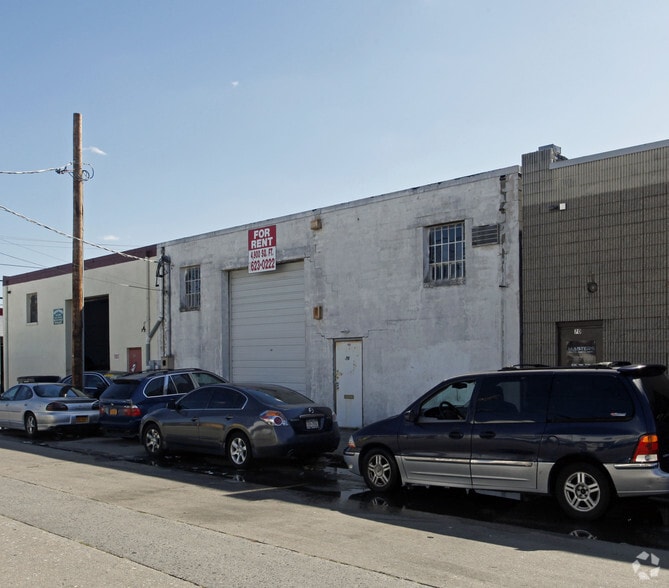 76 Bennington Ave, Freeport, NY for sale - Primary Photo - Image 1 of 1