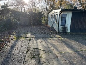 57 Broomfield Dr, Fordingbridge for lease Interior Photo- Image 2 of 11