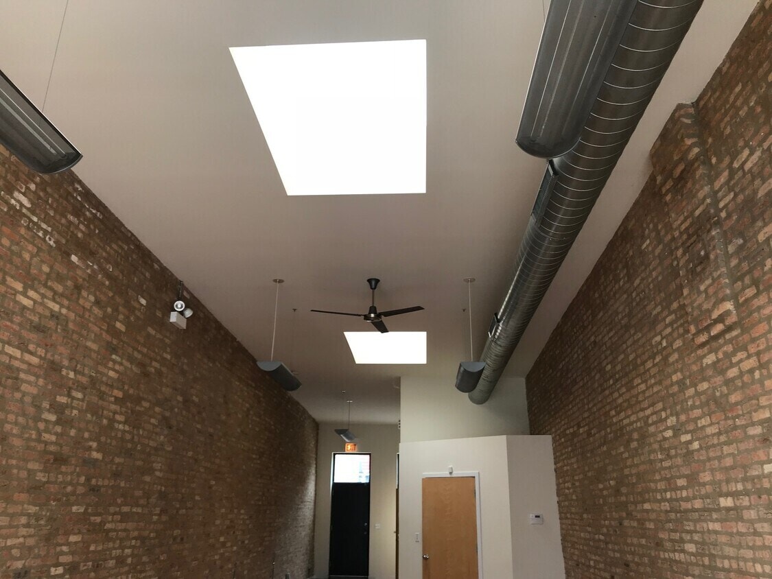 4138 N Kedzie Ave, Chicago, IL for lease Interior Photo- Image 1 of 5