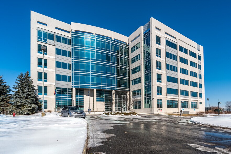 385 Boul Bouchard, Dorval, QC for lease - Building Photo - Image 1 of 29