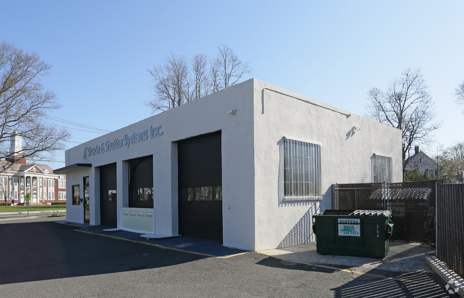 434 Pulaski St, Riverhead, NY for sale - Primary Photo - Image 1 of 1