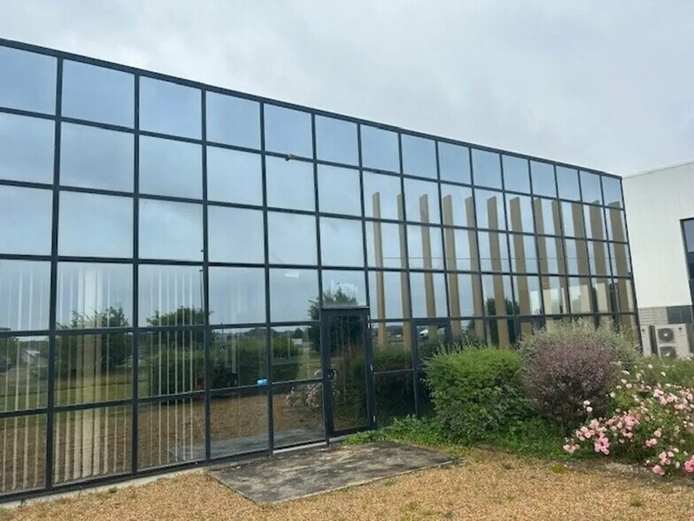 Flex in Sorigny for lease - Building Photo - Image 3 of 10