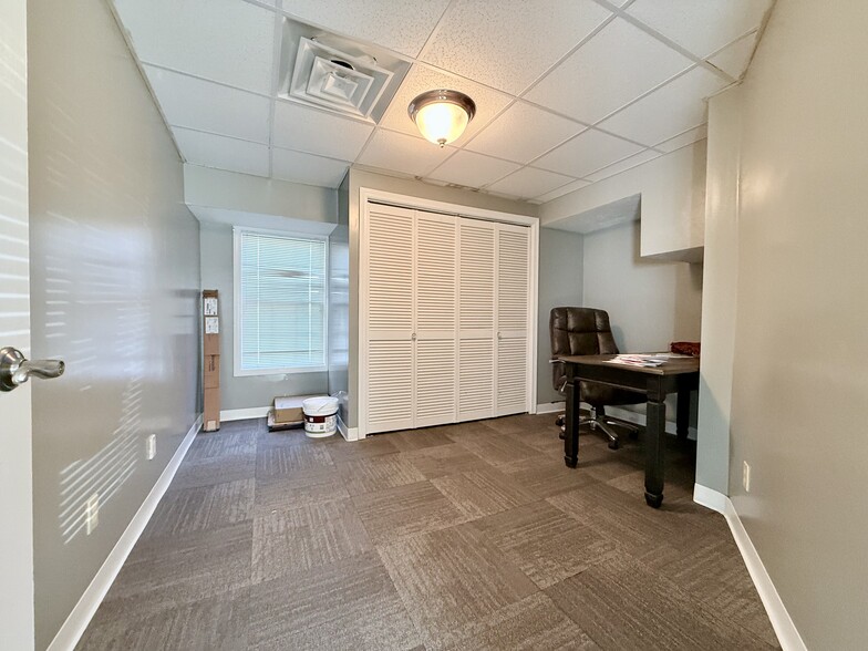 17 Jay St, North Attleboro, MA for lease - Interior Photo - Image 3 of 10