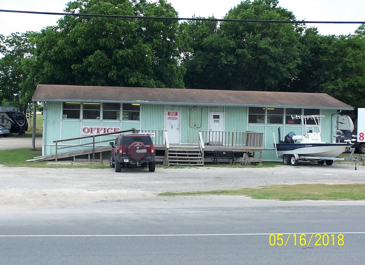 431 N Sunset Strip St, Kenedy, TX 78119