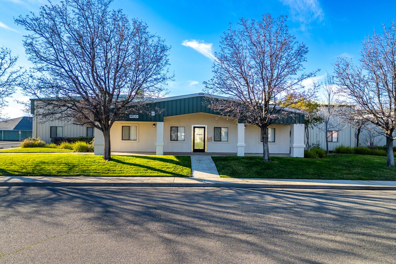 9530 Crossroads Dr, Redding, CA 96003