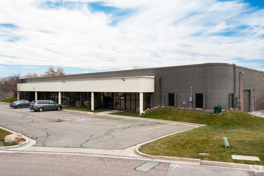 2235 S 1300 W, Salt Lake City, UT for lease - Primary Photo - Image 1 of 4