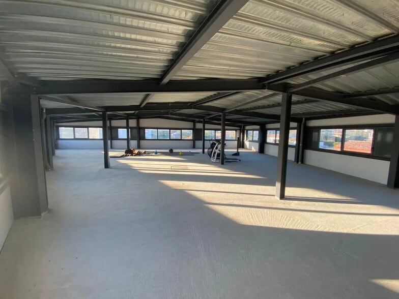 Office in Hyères for lease - Interior Photo - Image 3 of 5