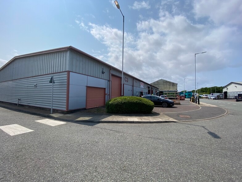 Kingfisher Business Park Rd, Bootle for lease - Building Photo - Image 3 of 8