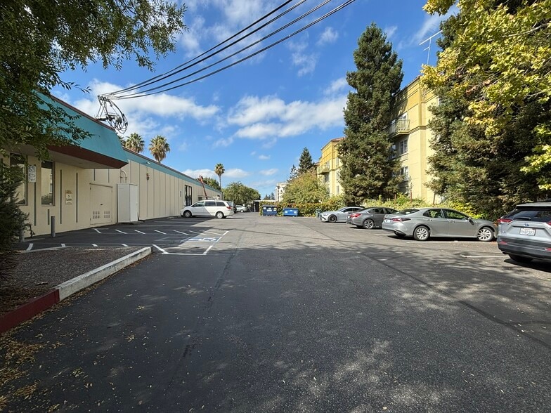 625-725 San Aleso Ave, Sunnyvale, CA for lease - Building Photo - Image 1 of 38