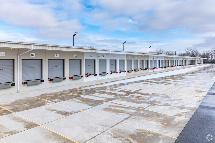 1701 Transit Way, Montgomery, IL for lease - Building Photo - Image 2 of 5