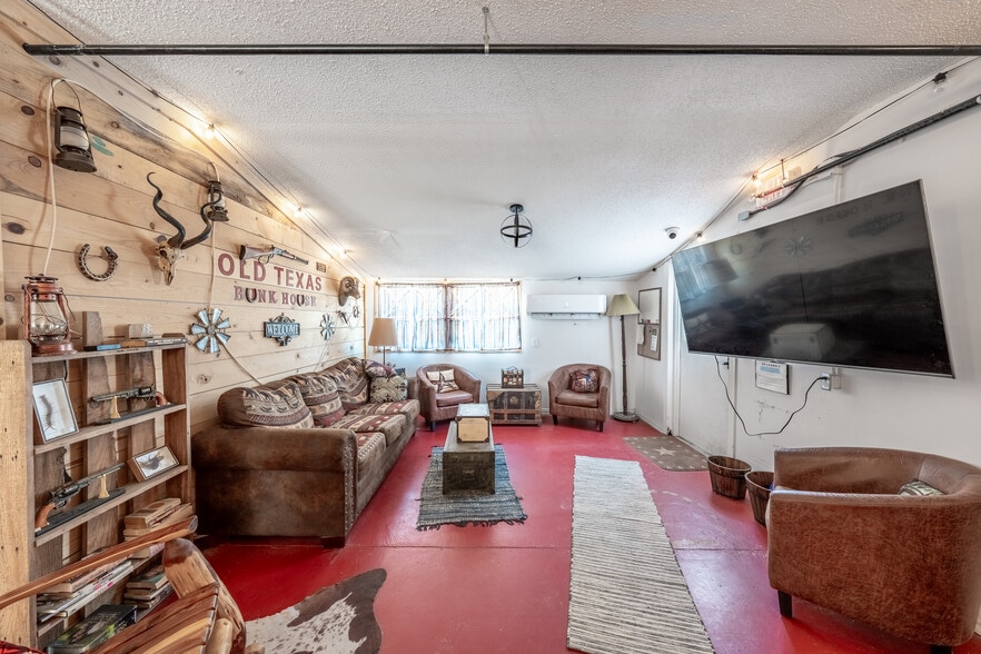 3402 Goodnight Blvd, Wills Point, TX for sale - Interior Photo - Image 3 of 22