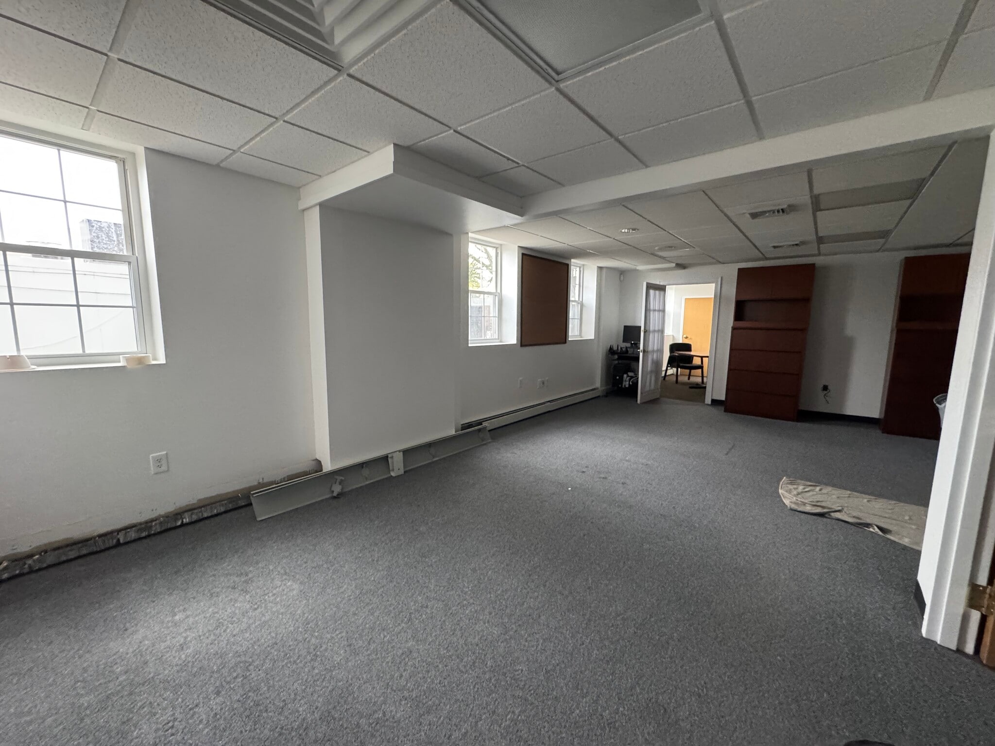 901 Farmington Ave, West Hartford, CT for lease Interior Photo- Image 1 of 6