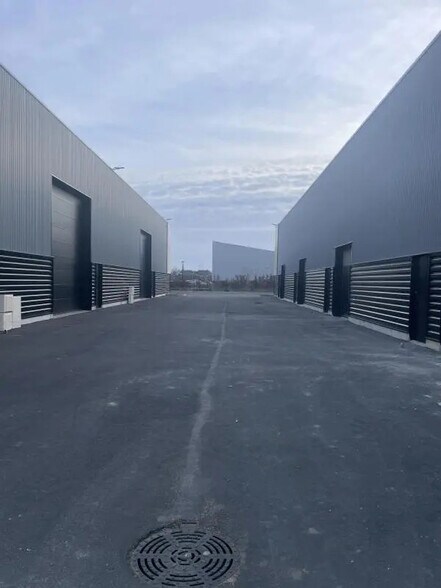 Flex in Le Havre for sale - Building Photo - Image 2 of 4