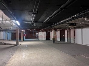 Retail in Barcelona, Barcelona for lease Interior Photo- Image 2 of 8