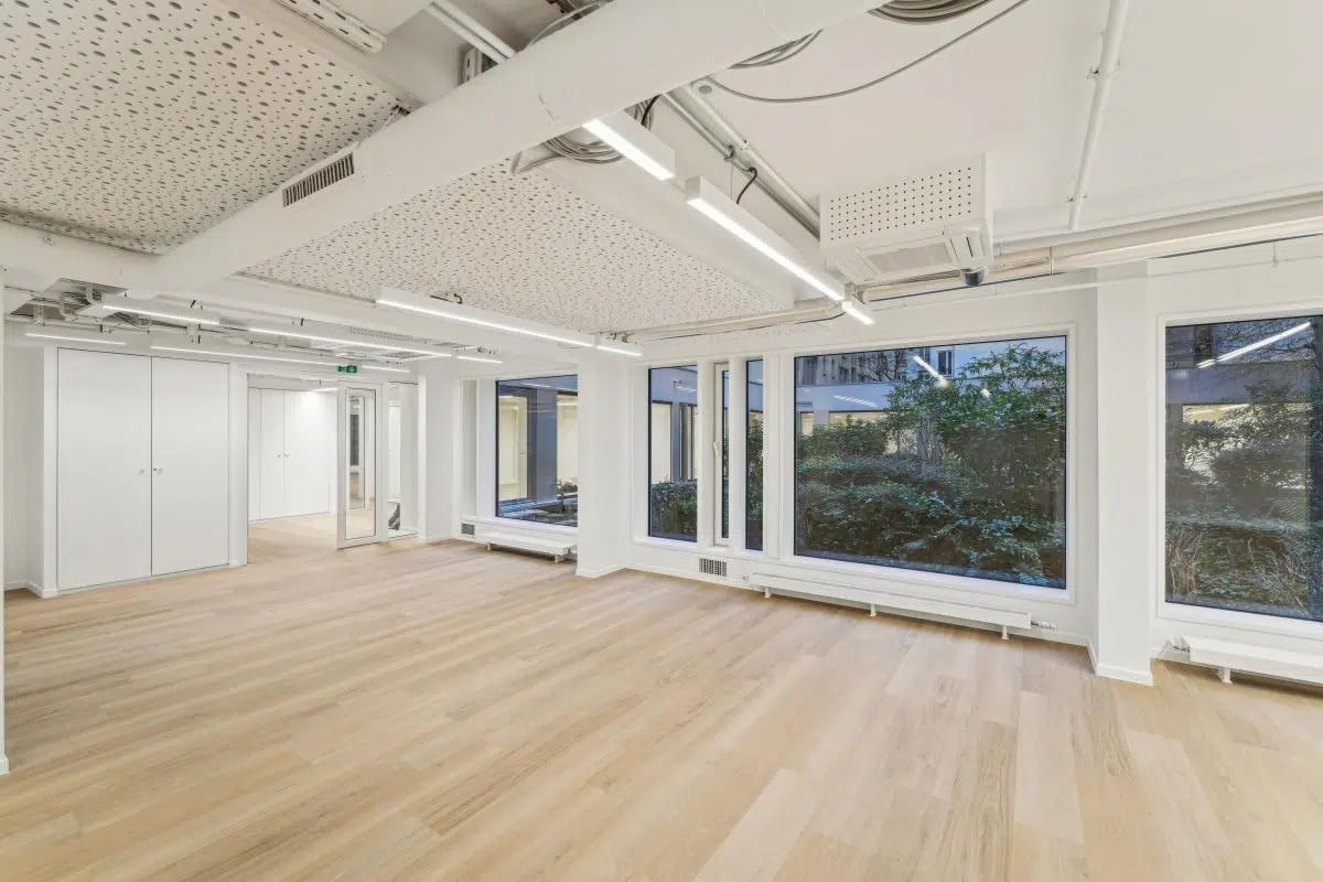 33-35 Rue De Chazelles, Paris for lease Interior Photo- Image 1 of 11