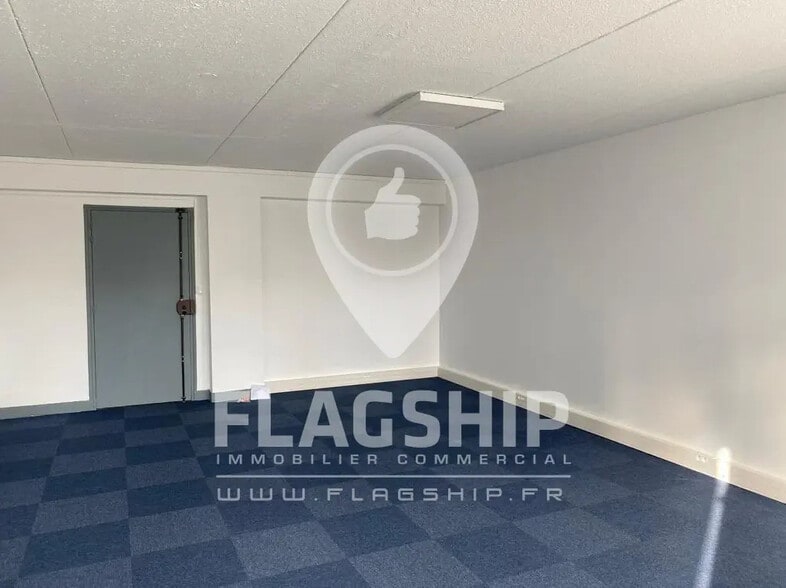 Office in Créteil for lease - Interior Photo - Image 1 of 3
