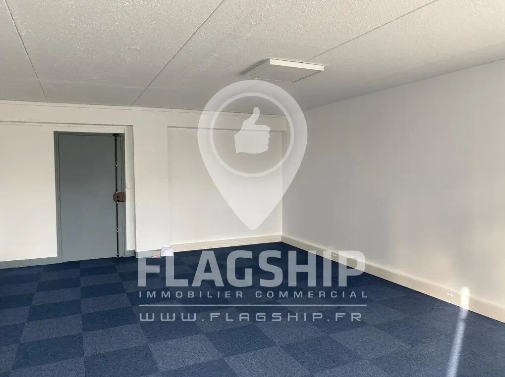 Office in Créteil for lease Interior Photo- Image 1 of 4